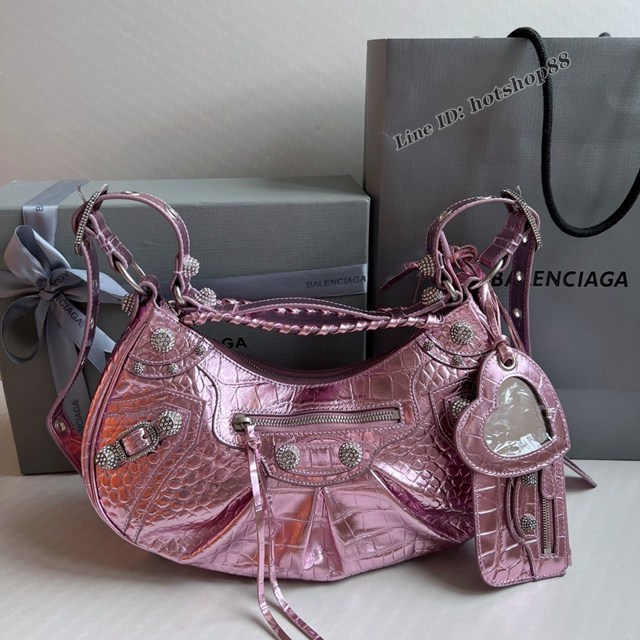 Balenciaga專櫃爆款肩背包 巴黎世家珠光粉鱷魚紋鑽石五金blingbling Le Cagole月牙包 fyj1590